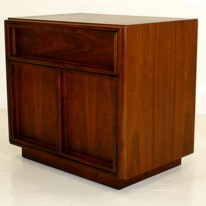 Pair_of_Brown-Saltman_Mid-Century_Modern_Walnut_Night_Stands_55220.jpg