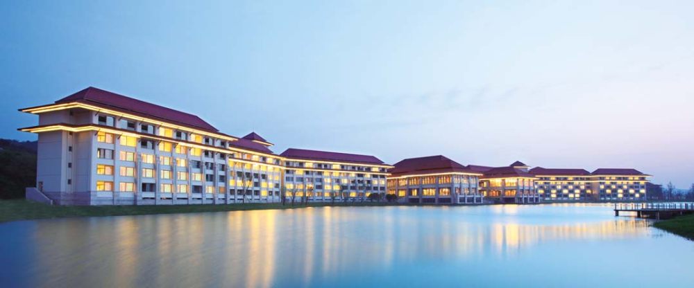 无锡逸林希尔顿酒店 Wuxi Double Tree Hotel_Wu Xi Doubletrees Hilton evening lake 1.jpg