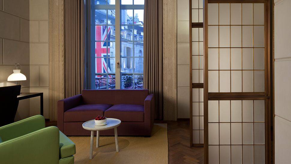 伦敦皇家咖啡厅酒店 Café Royal Hotel London_010477-03-guestroom-sitting-area.jpg