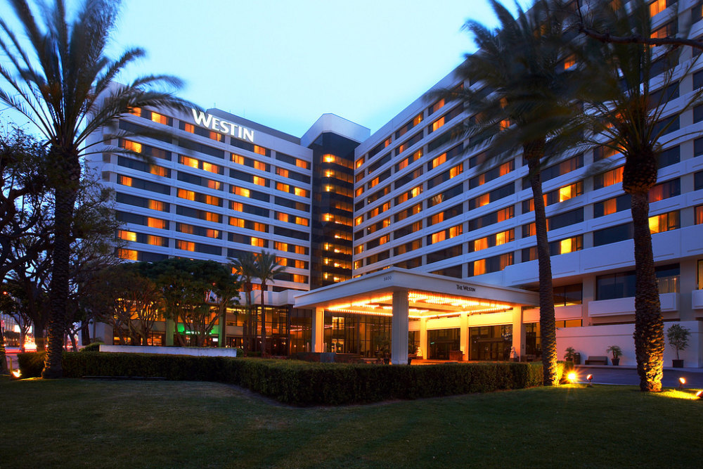 洛杉矶机场威斯汀酒店_1)The Westin Los Angeles Airport—Exterior 拍攝者.jpg