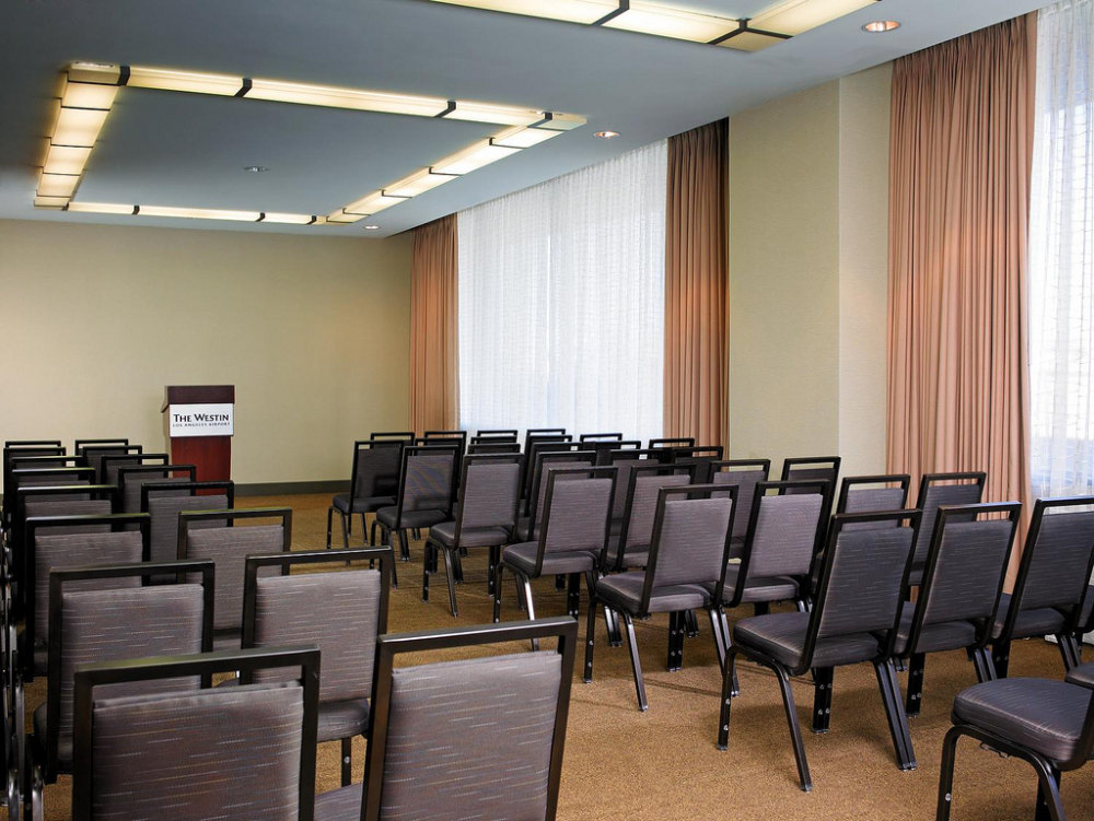 洛杉矶机场威斯汀酒店_26)The Westin Los Angeles Airport—O\'Hare Meeting Room 拍攝者.jpg