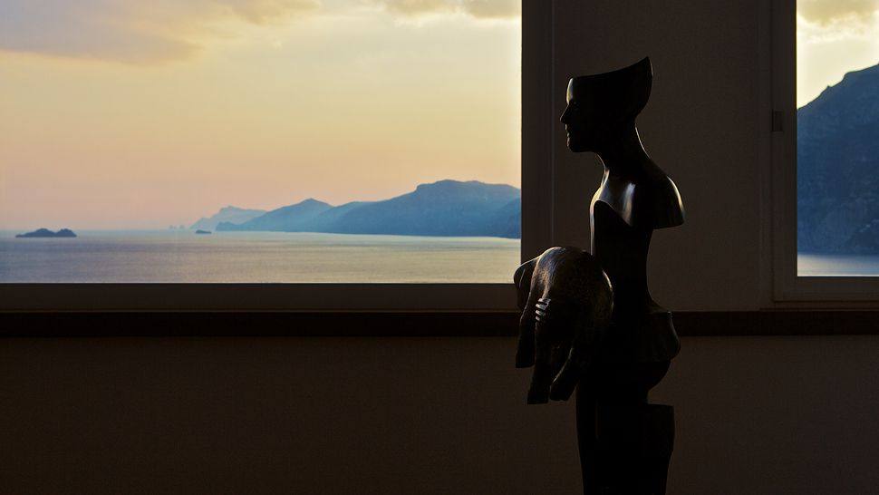 意大利普莱伊亚诺Casa Angelina酒店_002760-19-sculpture-sea-view.jpg