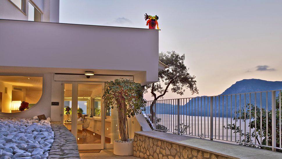 意大利普莱伊亚诺Casa Angelina酒店_002760-18-entrance-cliffs-sea-view.jpg