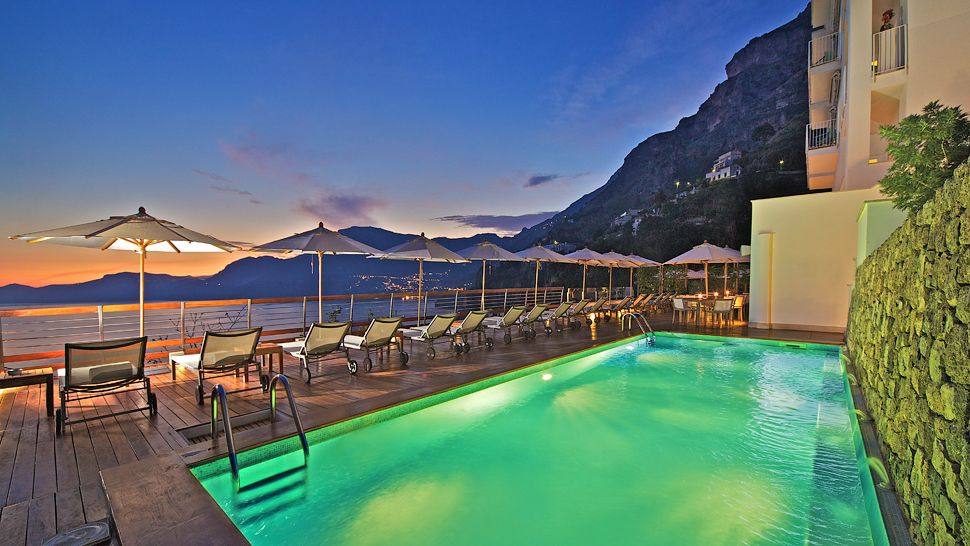 意大利普莱伊亚诺Casa Angelina酒店_002760-20-pool-night-sea-view.jpg