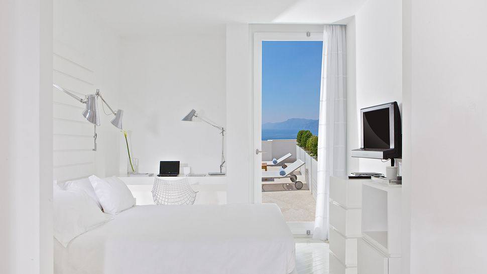 意大利普莱伊亚诺Casa Angelina酒店_002760-24-all-white-bedroom.jpg