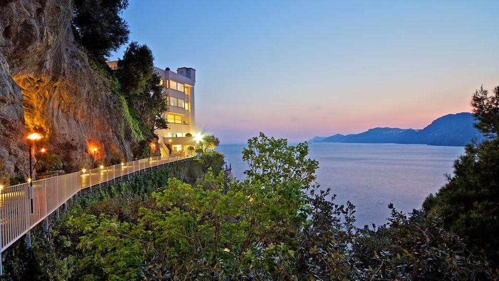 意大利普莱伊亚诺Casa Angelina酒店_002760-26-cliffside-walkway.jpg