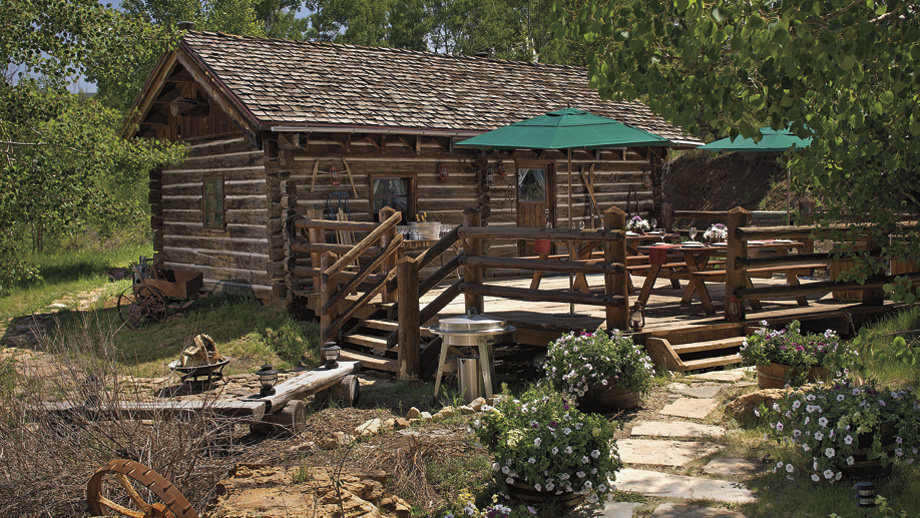 贝切雷卡什丽思卡尔顿酒店 The Ritz-Carlton, Bachelor Gulch_Anderson’s Cabin, the original homestead of one of the area’s settling bachelo.jpg