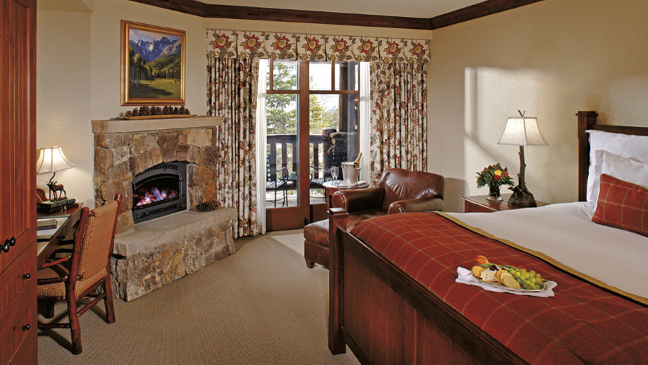 贝切雷卡什丽思卡尔顿酒店 The Ritz-Carlton, Bachelor Gulch_Enjoy luxurious, well-appointed accommodations, offering stunning mountain or va.jpg