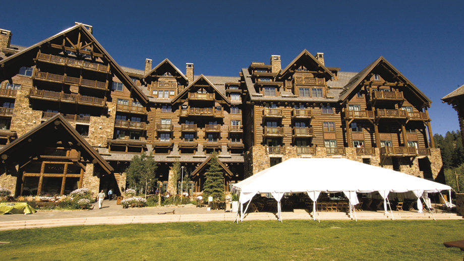 贝切雷卡什丽思卡尔顿酒店 The Ritz-Carlton, Bachelor Gulch_The Mountainside Terrace may be tented for private Beaver Creek functions at Rit.jpg