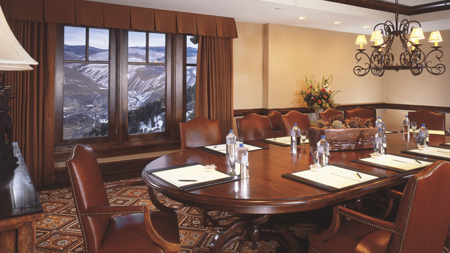 贝切雷卡什丽思卡尔顿酒店 The Ritz-Carlton, Bachelor Gulch_The sophisticated Smith Boardroom offers a terrace that can accommodate a recept.jpg