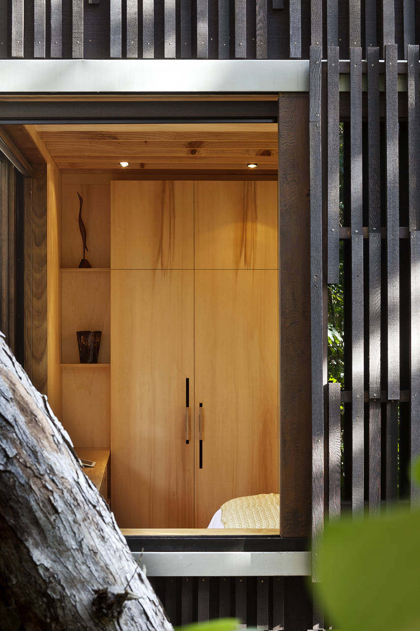 新西兰的 UnderPohutukawa house_pohutukawa_300412_13.jpg