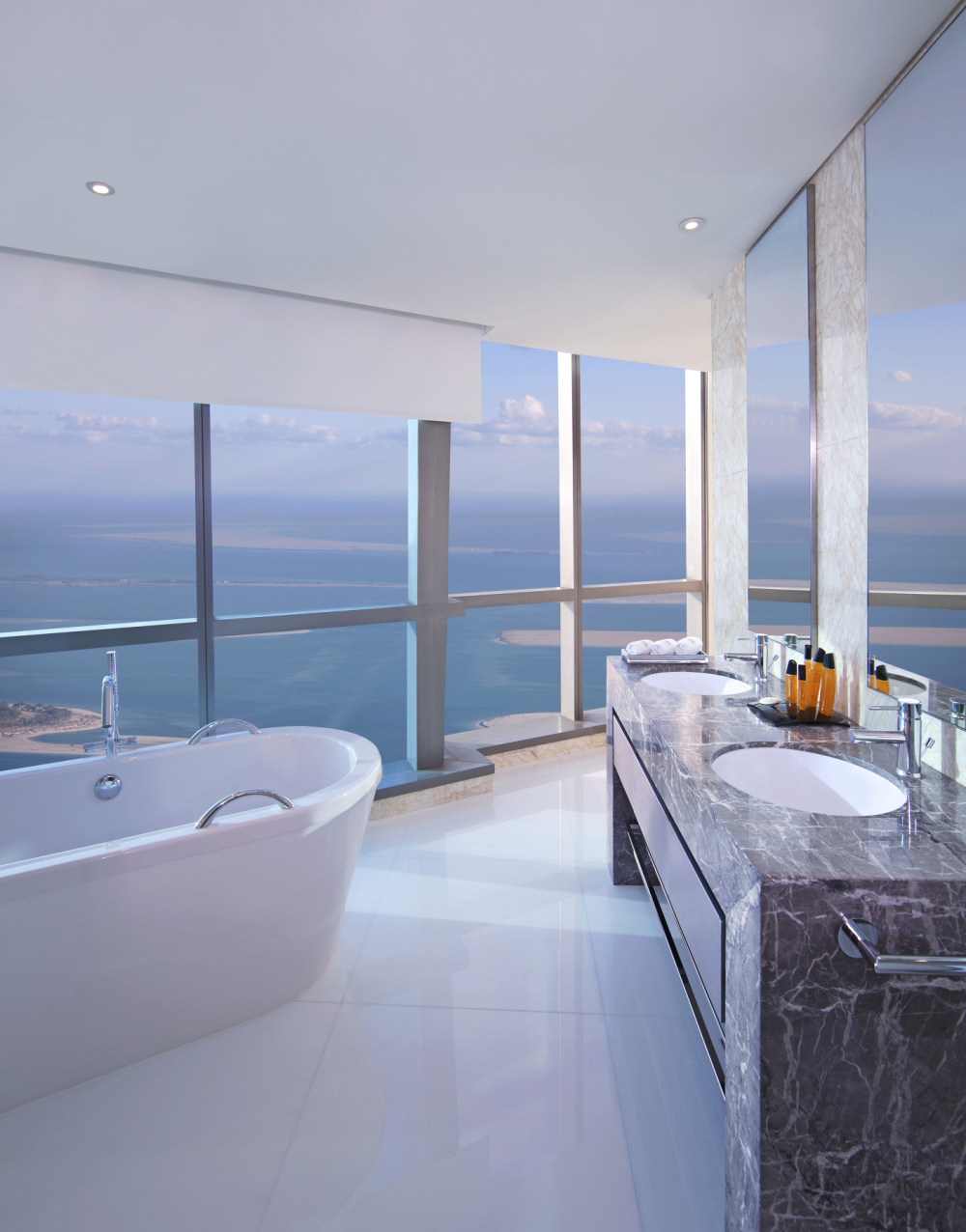 Jumeirah_at_Etihad_Towers-Standard_Deluxe_Room_Bathroom.jpg