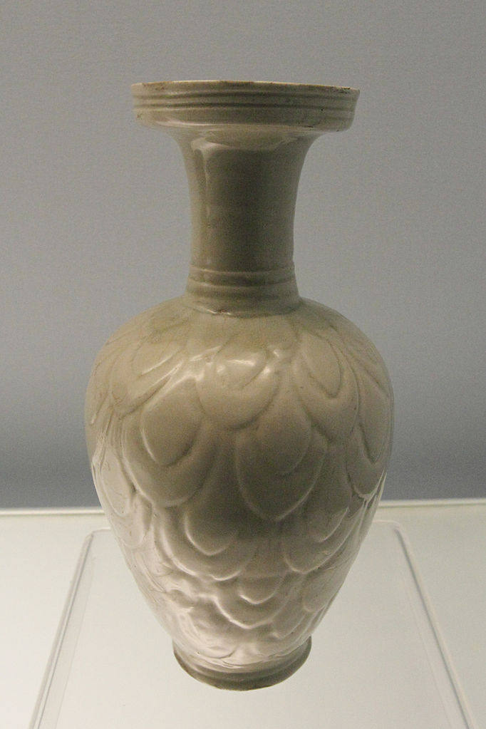 大宋文明--华夏文化造极之世_682px-Celadon_vase_with_carved_lotus_petals.jpg