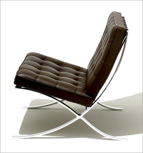 《100年100位家具设计师》作品珍藏_巴塞罗那椅 Mies Van der Rohe 米斯 德国.jpg