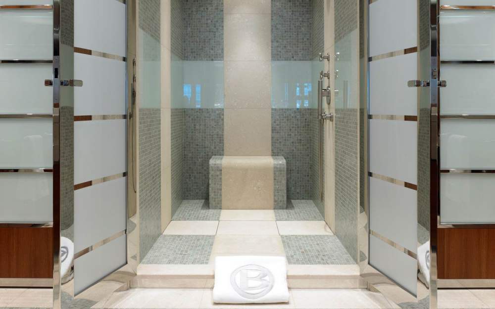 豪华游轮内部设计_452-18-guest-bathroom[1].jpg