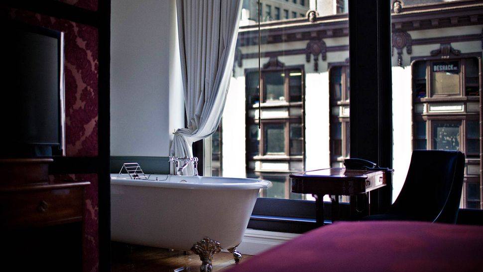 纽约诺曼德酒店 The NoMad Hotel_006930-02-rooms-Atelie-Red-with-Tub.jpg