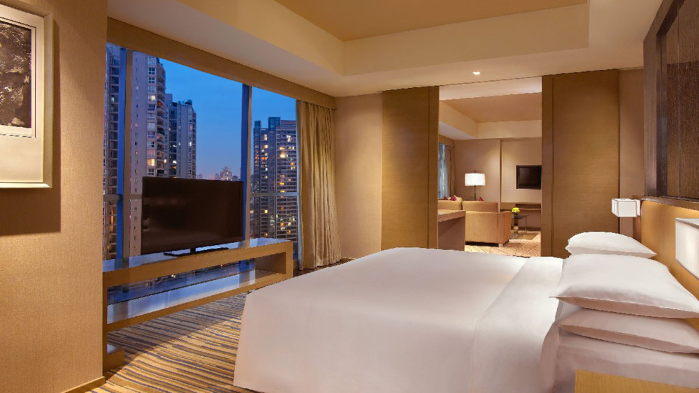 HBA-重庆富力凯悦酒店 Hyatt Regency Chongqing_CHONG_P005_Regency_Suite-Bedroom_53286_med.jpg