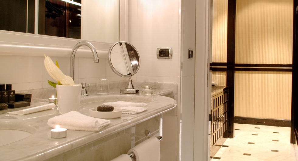 意大利巴格里奥尼里伽纳酒店 Regina Hotel Baglioni_2911_regina_hotelbaglioni_rome_bathroom.jpg