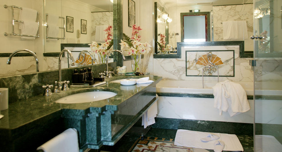 意大利巴格里奥尼里伽纳酒店 Regina Hotel Baglioni_2935_reginahotelbaglioni_rome_suite_bathroom.jpg