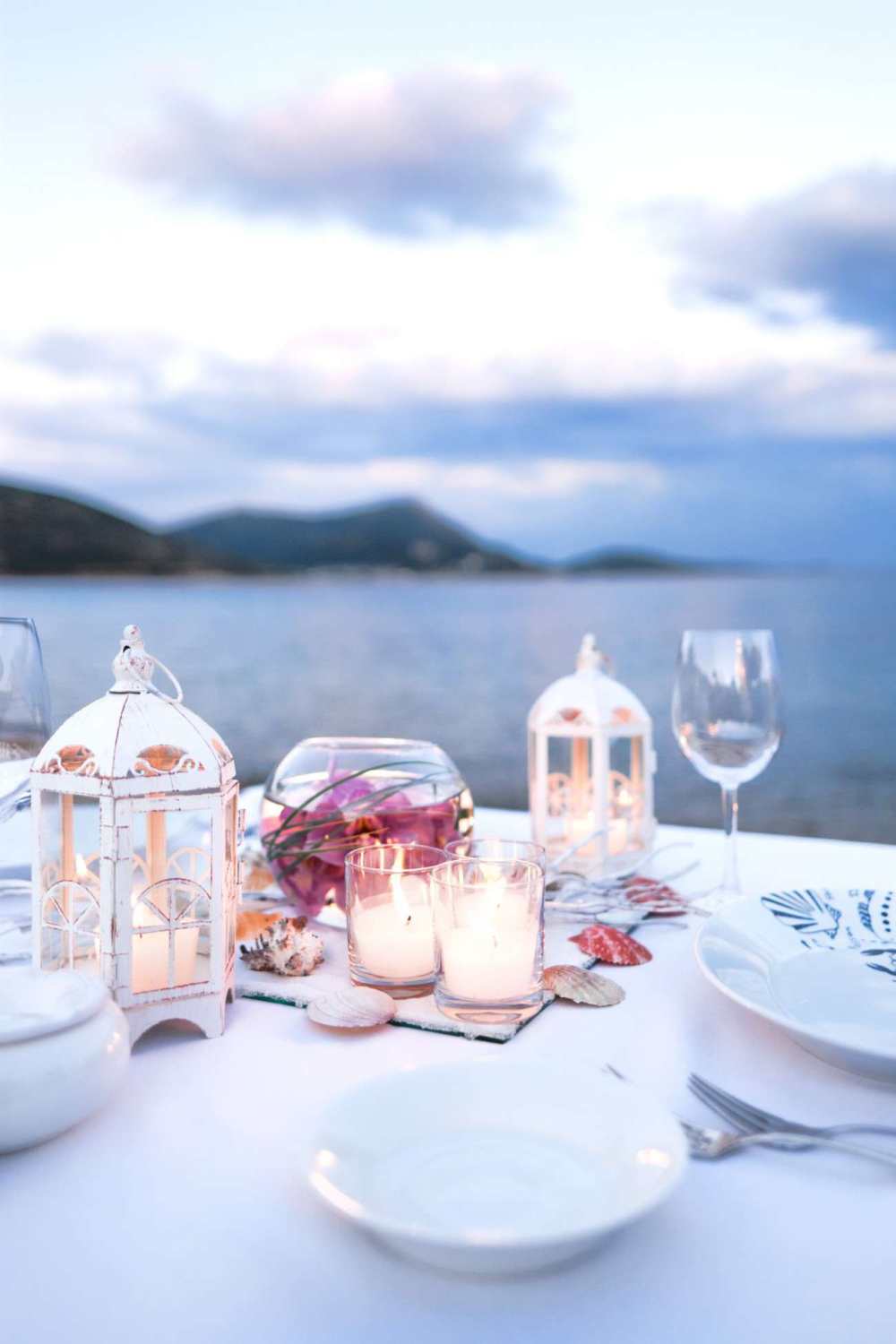土耳其凯宾斯基巴巴罗斯海湾酒店_SetWidth1300-candle-lit-dinner-on-the-beach.jpg