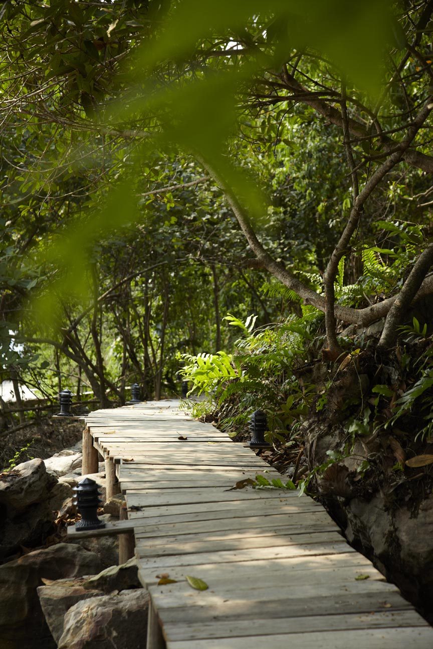 柬埔寨情人岛私人度假村 Song Saa Private Island_(1)design-detail-walkway-to-gym_5878.jpg