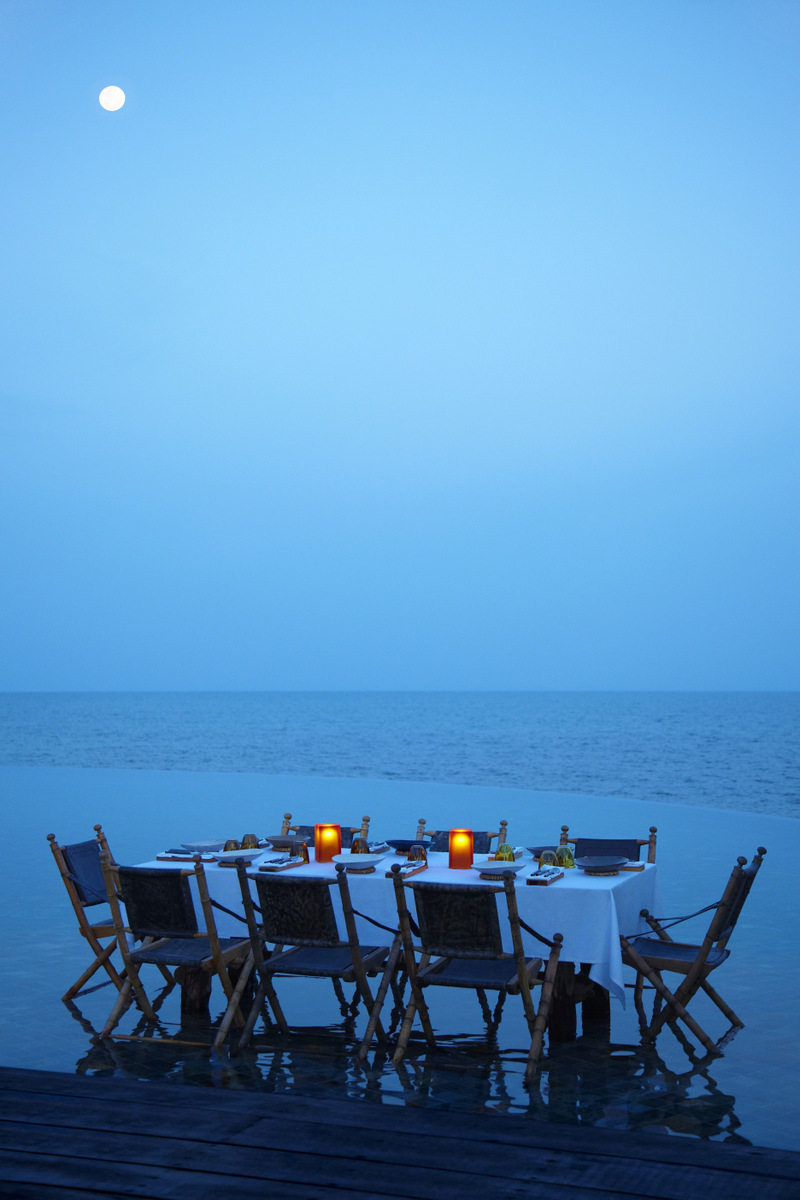 柬埔寨情人岛私人度假村 Song Saa Private Island_copy_0_15-full-moon-dinner-in-the-pool_1857.jpg