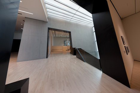 dezeen_Eli-and-Edythe-Broad-Art-Museum-by-Zaha-Hadid_5.jpg