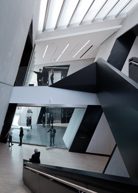 dezeen_Eli-and-Edythe-Broad-Art-Museum-by-Zaha-Hadid_14.jpg