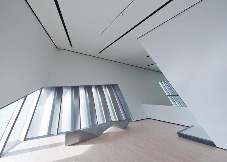 dezeen_Eli-and-Edythe-Broad-Art-Museum-by-Zaha-Hadid_ss_3.jpg