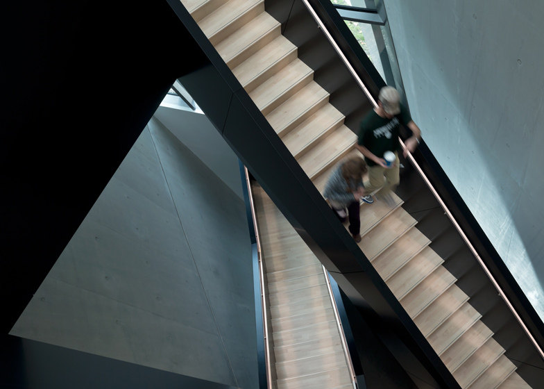 dezeen_Eli-and-Edythe-Broad-Art-Museum-by-Zaha-Hadid_ss_6.jpg