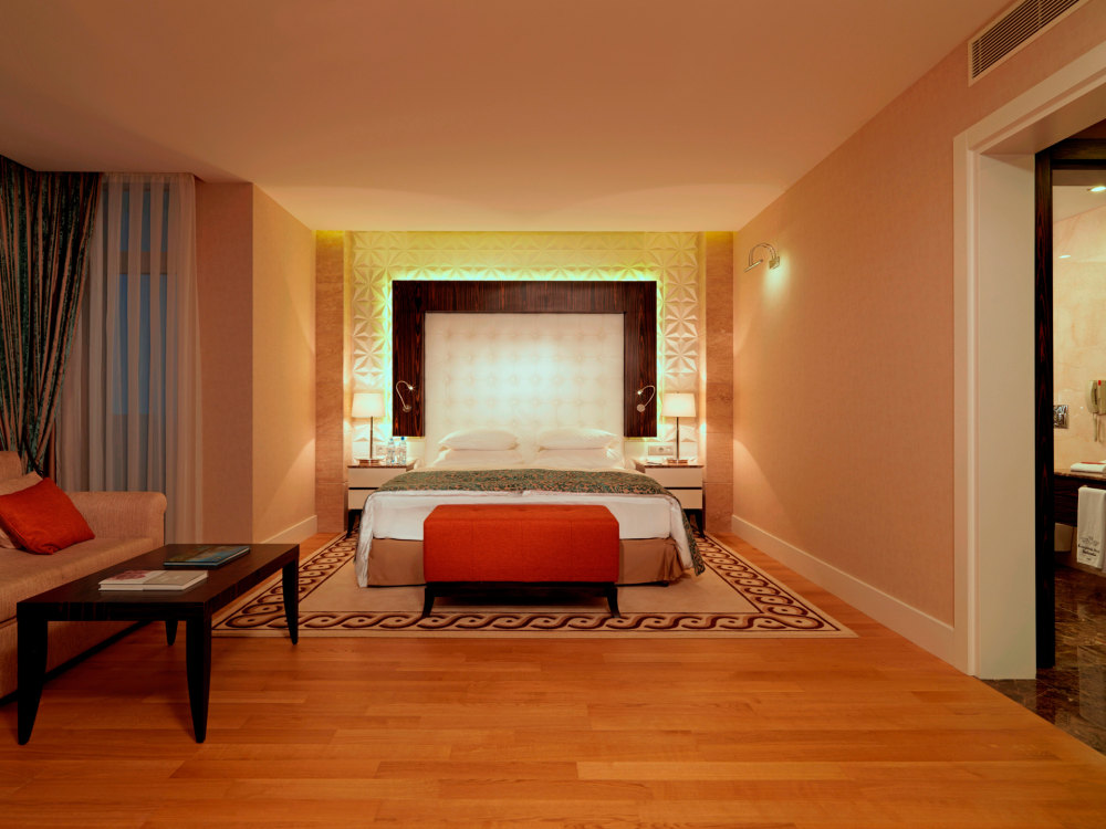 阿塞拜疆巴库凯宾斯基饭店 Kempinski Hotel Badamdar Baku_Print_GYD1Kempinski-BAKU-Grand-Deluxe-RoomLA1K.jpg