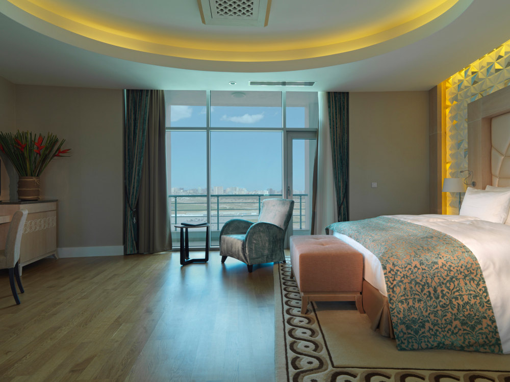 阿塞拜疆巴库凯宾斯基饭店 Kempinski Hotel Badamdar Baku_Print_GYD1Kempinski-BAKU-Suite-RoyalBedroomL.jpg