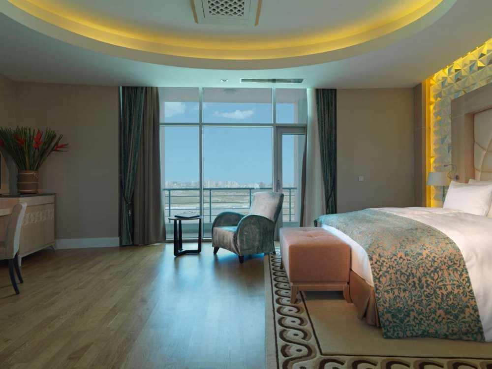 阿塞拜疆巴库凯宾斯基饭店 Kempinski Hotel Badamdar Baku_SetWidth1300-GYD1Kempinski-BAKU-Suite-RoyalBedroomL.jpg
