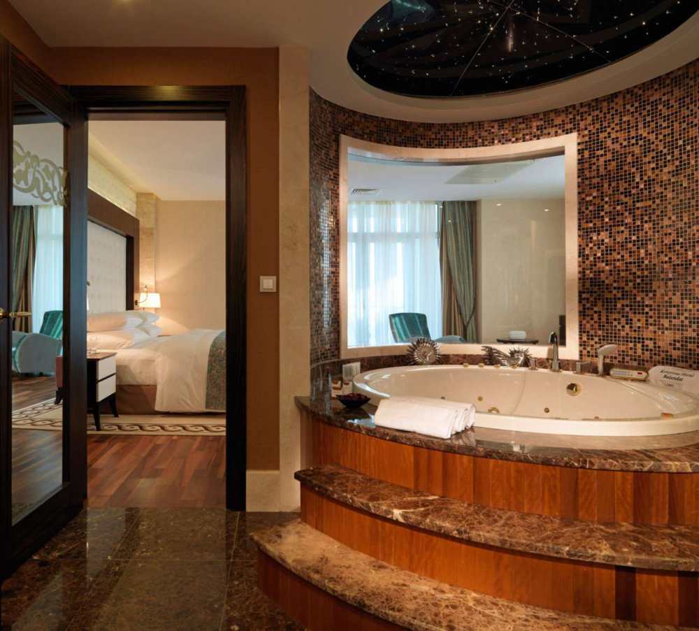 阿塞拜疆巴库凯宾斯基饭店 Kempinski Hotel Badamdar Baku_SetWidth1300-GYD1Kempinski-Hotel-BAKU-Presidential-Suite-BathroomL.jpg