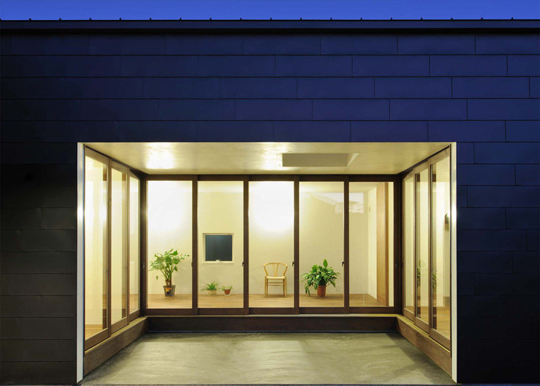 Japanese Kurashiki Sunset Villa（日本-日落别墅）_dezeen_Sunset-Villa-by-TT-Architects_ss_1.jpg