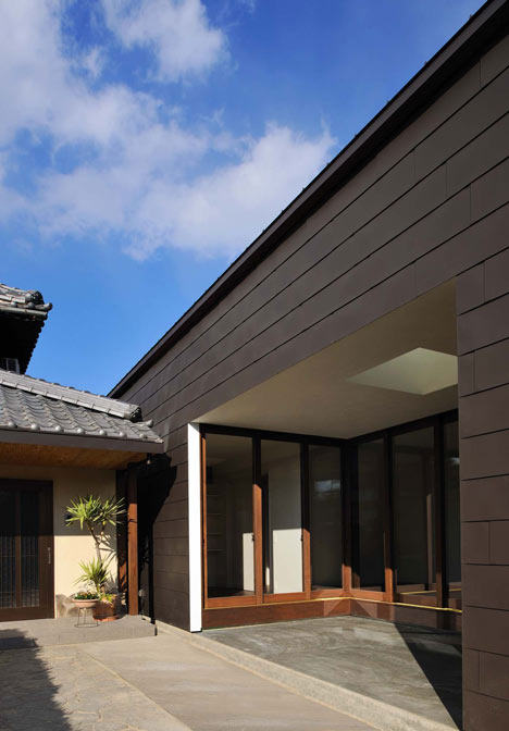 Japanese Kurashiki Sunset Villa（日本-日落别墅）_dezeen_Sunset-Villa-by-TT-Architects_3.jpg