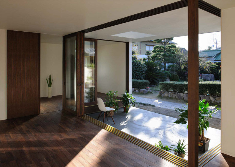Japanese Kurashiki Sunset Villa（日本-日落别墅）_dezeen_Sunset-Villa-by-TT-Architects_ss_4.jpg
