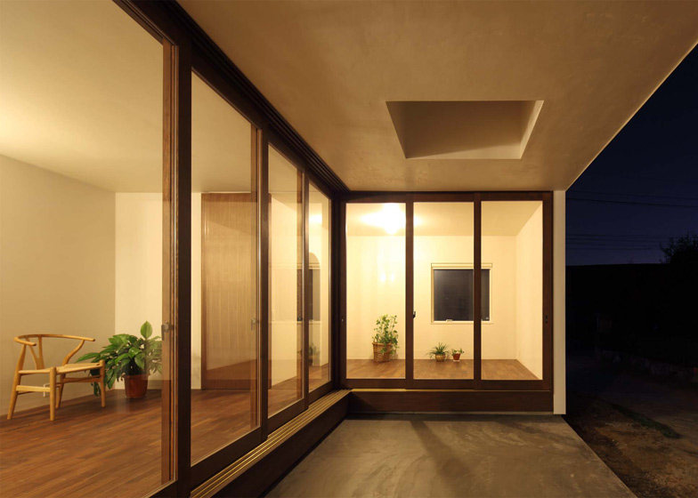 Japanese Kurashiki Sunset Villa（日本-日落别墅）_dezeen_Sunset-Villa-by-TT-Architects_ss_11.jpg