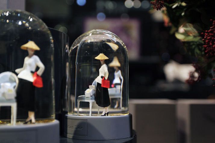 法国Boulevard Haussmann大道Dior圣诞夜_printemps-dior-pop-up-2012-yatzer-18.jpg