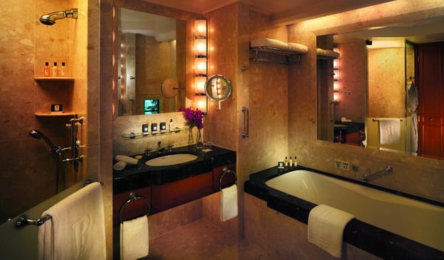 Hi_H0D7X_29161809_Grand Deluxe Suite Bathroom.jpg