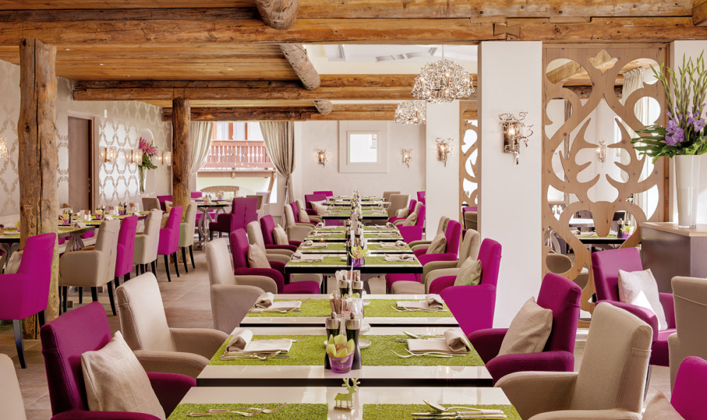 瑞士圣莫里茨 GIARDINO MOUNTAIN / DESIGN HOTELS™_GM_RISTORANTE_GUARDALEJ_1_web.jpg