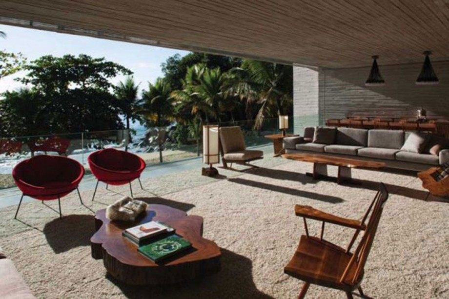 paraty-beach-house-interior-design-03-920x613.jpg