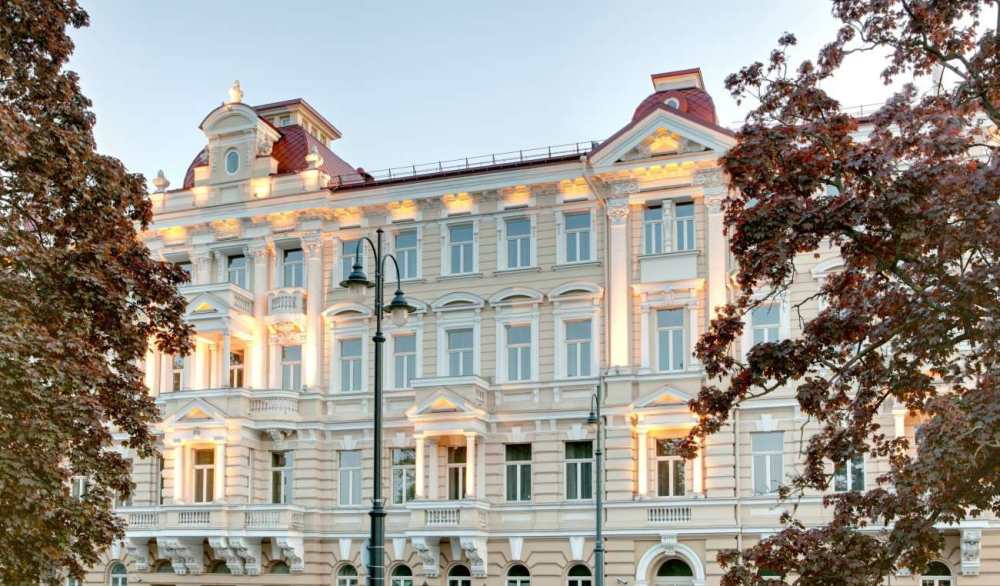立陶宛维尔纽斯凯宾斯基酒店 Kempinski Hotel Cathedral Square_SetWidth1300-Kempinski-VilniusFacade-NEW.jpg