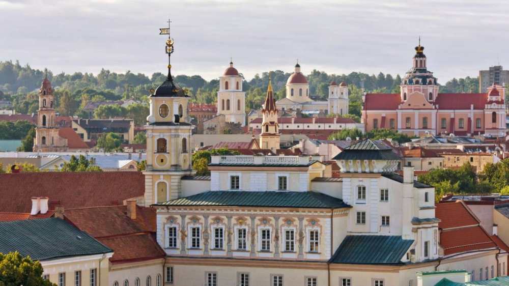 立陶宛维尔纽斯凯宾斯基酒店 Kempinski Hotel Cathedral Square_SetWidth1300-VilniusOldTown.jpg
