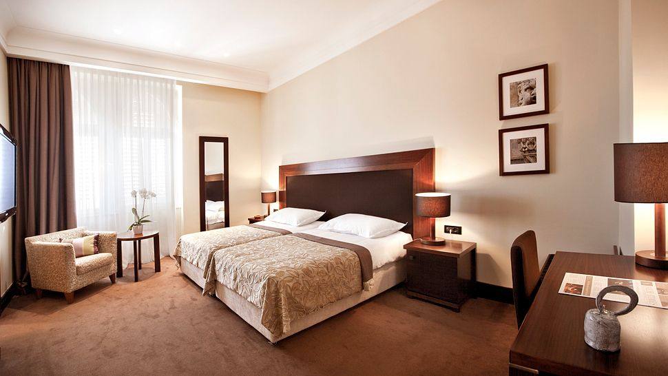 克罗地亚杜布罗夫尼克Villa Orsula_010875-02-ALH_Orsula_superior-room.jpg