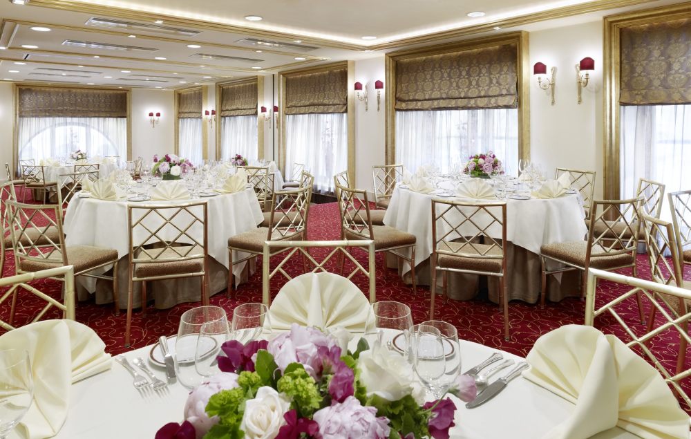 维也纳萨赫酒店 Hotel Sacher Wien_30410243-H1-Salon Prawy & Karajan.jpg