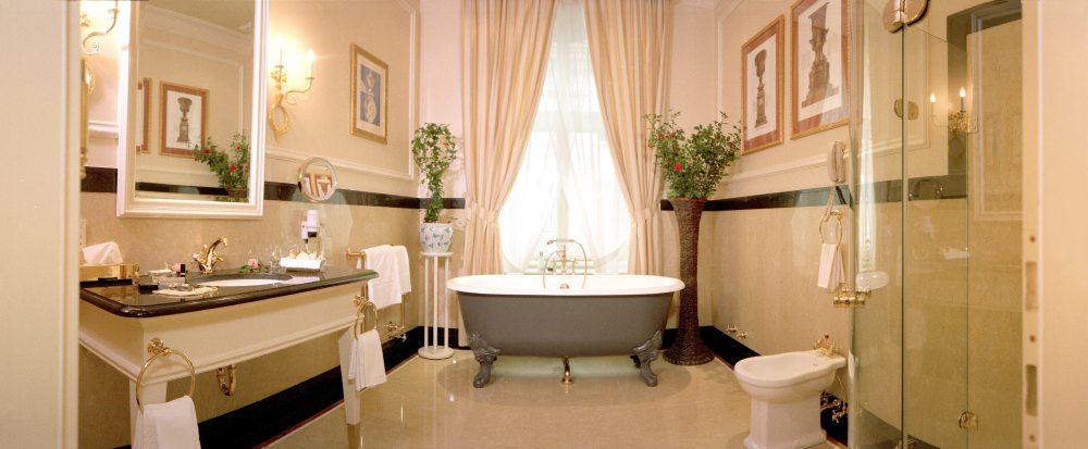 维也纳萨赫酒店 Hotel Sacher Wien_47309128-H1-Suite_La_Boheme_bathroom.jpg