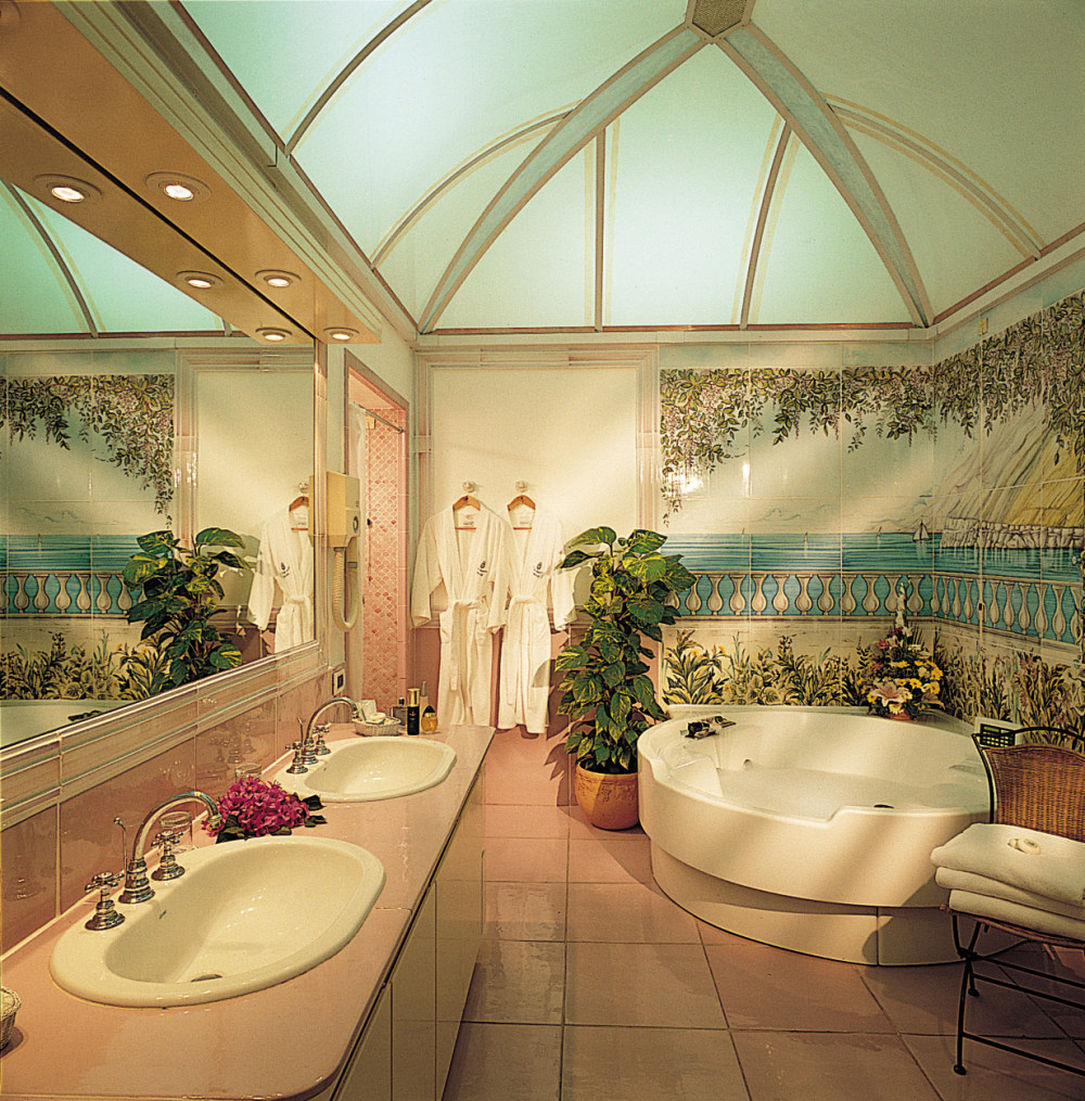 意大利阿马尔菲圣拉卡特里纳酒店 Hotel Santa Caterina_28059479-H1-17 Bathroom Open Space Suite Glicine.jpg
