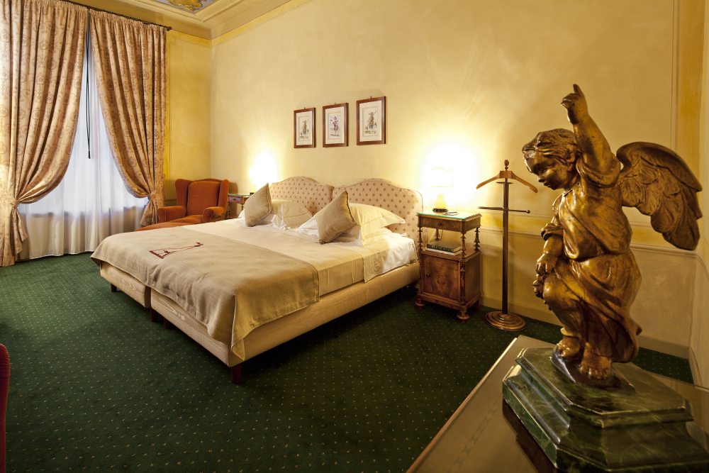 意大利布雷西亚阿扎格宫酒店 Palazzo Arzaga Hotel_46203476-H1-suite_121_bedroom.jpg