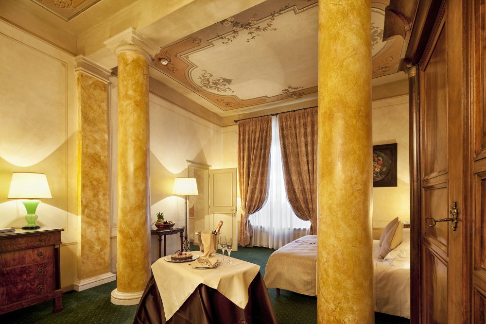 意大利布雷西亚阿扎格宫酒店 Palazzo Arzaga Hotel_46203494-H1-suite_122_bedroom.jpg